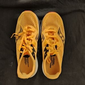 Women's Saucony Endorphin Pro 2 Size 7.5 Bright Gold